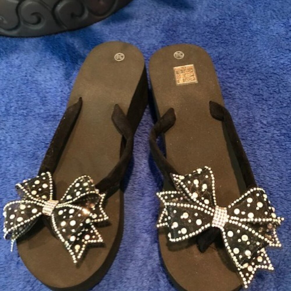 Black Rhinestone Platform Sandals 6-6-1/2 (NWOT) 🎀